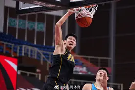 亚当斯37分6助攻 青岛115-109力克广厦图片