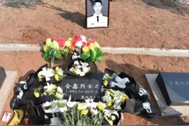 牺牲飞行员生前影像：授勋当天，给你试穿我的制服……图片