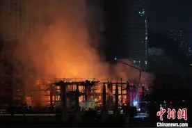 贵阳新地标“方舟戏台”失火 市民连呼“太可惜”图片