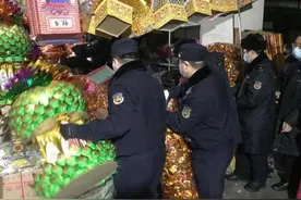 哈市一冥纸黑加工点被端，全部被收缴图片