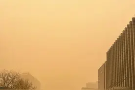 等风来吹散雾霾，没想到吹来了沙尘暴……图片