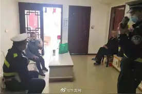 男人至死是少年？大爷退休迷上网络K歌，老伴听不下去请民警评理图片