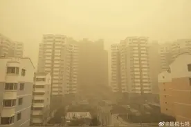 近十年最强沙尘席卷12省！榆林空气爆表，中小学幼儿园紧急放假、航班停运图片