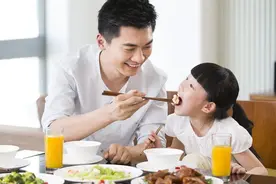 血糖升得快容易长胖？专家：吃饭嚼得时间长有助于减肥视频封面