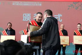 四川丹棱一辅警辞职回乡，三年成为“果王”，年入百万如何炼成？图片