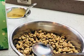 海底捞牛肉粒变“人造肉”引关注，武汉门店暂未更换图片