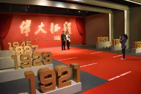 一周图片｜援鄂英雄赴约回汉，樱花树下相拥而泣图片