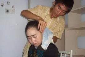 背娘上大学小伙再上热搜 他用行动诠释“脱贫”意义图片