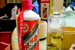 一个空瓶卖数百上千元，真瓶装散酒摇身变“茅台”图片