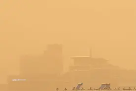 沙尘来鲁！下班路上有点“牙碜”济南黄得像在拍“大话西游”图片