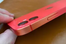 苹果两款手机机身出现褪色 你中招了么图片