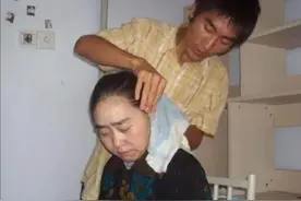 还是从前那个少年！贵州背娘上大学小伙再上热搜图片