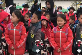 宁夏固原微笑女孩视频火了，获公益基金关注将改善校园设备图片