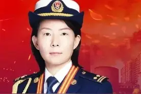 宋敏：火焰蓝中的一抹红丨《精彩火焰蓝》电子杂志2021年第11期图片