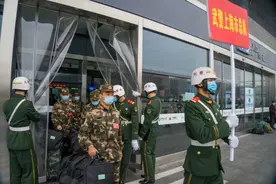 首批“一年两征”武警新兵，抵达上海图片
