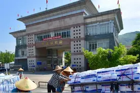 上海越南草虾用的是广西边民免税额度？沪破获逾2亿元“蚂蚁搬家”走私案图片