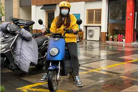 杭州95后小姐姐成外卖站长 曾一口气爬20层楼送餐图片