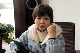 湖北1.28米袖珍女成为主播，月工资从几百涨到四五千视频封面