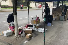 快递网点“二次收费”合理吗？官方回应来了图片