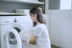 给洗衣机“吃泻药”！脏东西哗哗往外排，10秒干净如新图片
