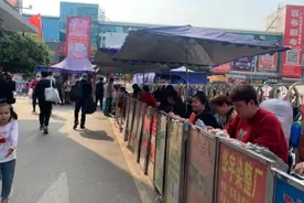 广东就业市场新景：服装厂老板排队等着被工人“挑”，有零工月入上万图片