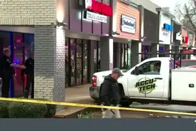 美国：亚特兰大3家按摩店连遭枪击  致8人死亡视频封面