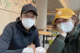 邓超早起和孙俪喝咖啡遭网友调侃：有的喝还很委屈的样子？图片