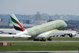 一个时代的终结：最后一架空客A380完成首飞图片