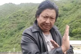 货车司机撞脸“洪金宝”走红网络：单个视频播放量超5000万，自幼喜欢武术图片