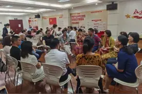 独身老人追爱，多数“伴而不婚”图片