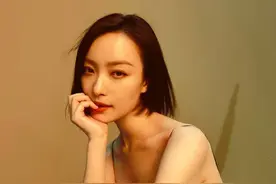有被撩到！倪妮穿抹胸长裙性感妩媚 短发造型气场十足图片