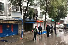 合肥庐阳区城中村龙王小区临街23处“违建店铺”开拆图片