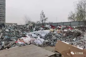 说好的幼儿园，怎么成了垃圾成山的废品回收地？图片