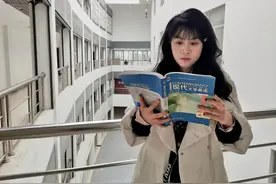 襄阳女孩收到4所世界名校录取通知书 未来想当英语教师图片