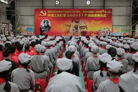 湖南汨罗任弼时红军中学授旗授牌仪式举行图片