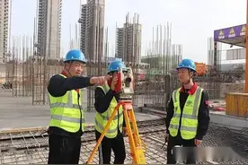 男子高速上移除铁皮被撞身亡，是否见义勇为？期待认定图片