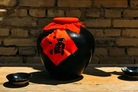 真是醉了！都在学郭广昌，卖金针菇的众兴菌业看上了茅台镇的白酒图片