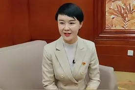 “马背上的副县长”非名校毕业？学历偏见不可取图片