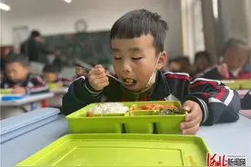 河北邯郸：打造家长孩子都满意的“午餐供应+课后服务”模式图片