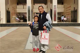 昆明“冰爸、冰妈”的高原冰球梦图片