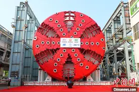 硬核！南京长江大桥旁过江隧道首台盾构机下线图片