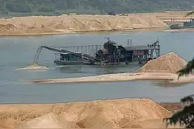 “砂王”非法获利超10亿，多名干部沦为“保护伞”图片