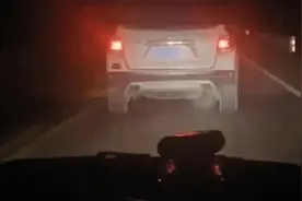 半夜查处“百吨王”大货 抚顺交警遭遇“别车”70分钟图片