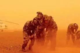 致敬！风沙中坚守的战士图片