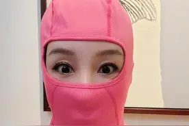 秦海璐戴老公送的脸基尼自拍 调侃：防晒有比我厉害的吗图片