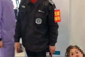 无陪护证被拒进医院，手指筋被保安扯断？无锡卫健委称网传内容与事实不符 目击者：系拉扯中被电梯门割伤图片