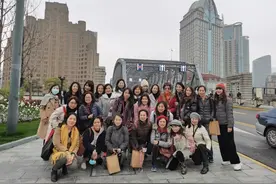 台胞姐妹相聚外滩 领略百年历史变迁图片