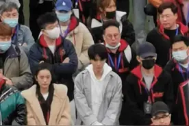 王俊凯新剧《重生之门》路透图曝光 参加开机祈福仪式图片