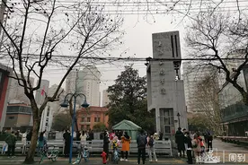 上戏校考专业现场考试今天启幕，各地艺考生云集，附近酒店爆满图片