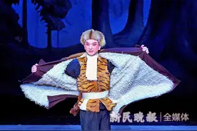 迎来春色换人间！京剧《智取威虎山》揭幕第十二届东方名家名剧月图片